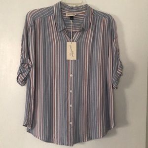 NWT - Universal Threads Tee